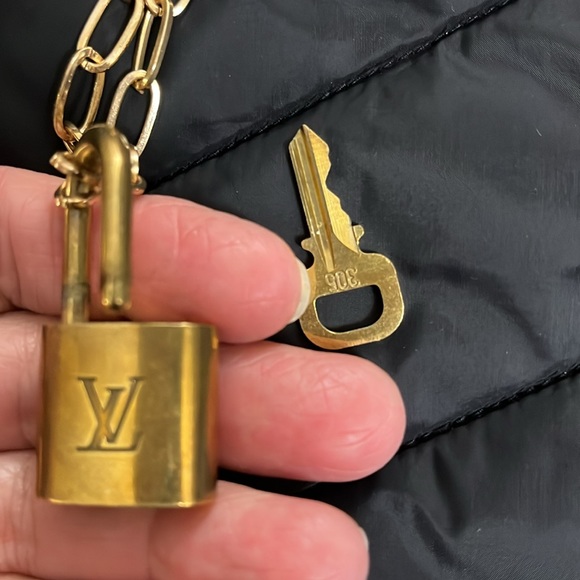 100% Authentic Louis Vuitton Lock & Key Necklace #305 LV NECKLACE - Picture 6 of 11